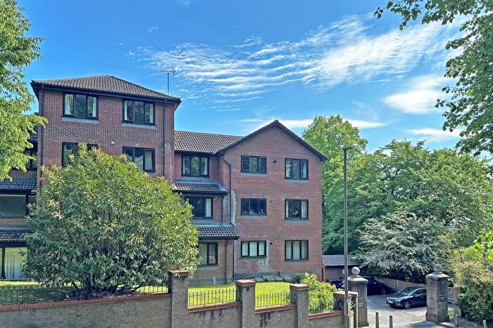 1 Bedroom Flat For Sale In Mill Street, Redhill, RH1