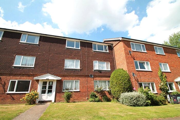 2 Bedroom Flat For Sale In Ridgeway Road, Redhill, Surrey, RH1