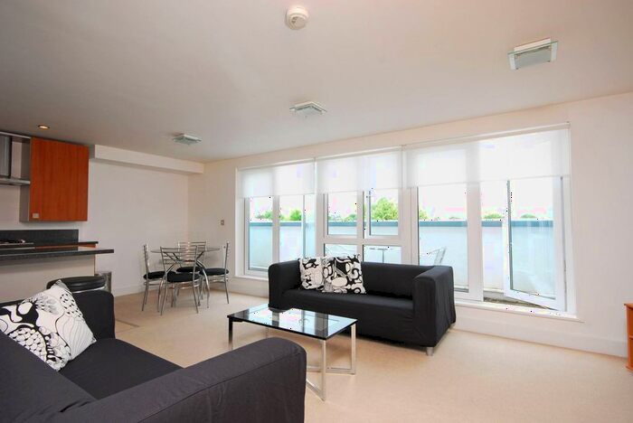 2 Bedroom Flat To Rent In Clapham Road, Clapham North, London, SW9