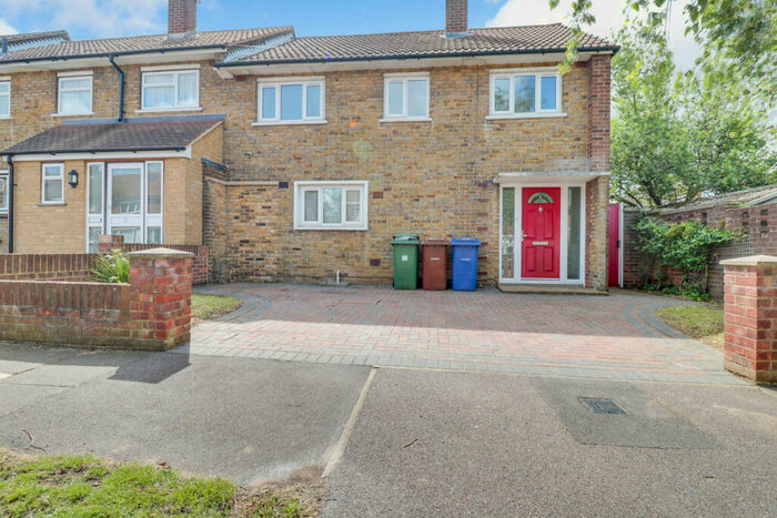 3 Bedroom End Of Terrace House To Rent In Prince Phillip Avenue, Stifford Clays, RM16