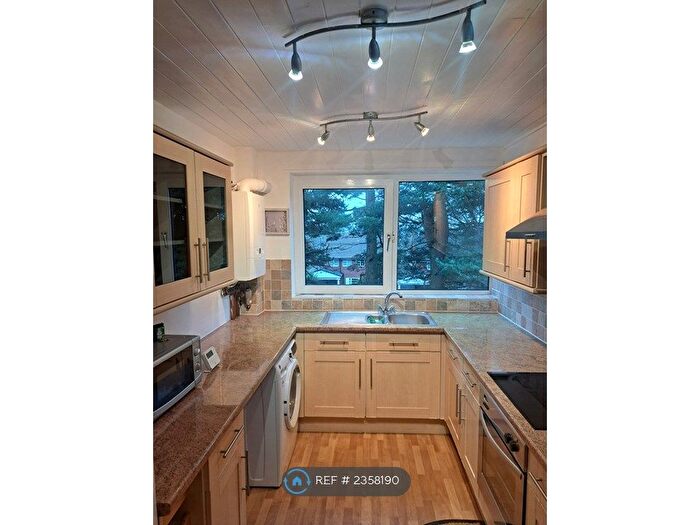 2 Bedroom Flat To Rent In Lane End Croft, Leeds, LS17