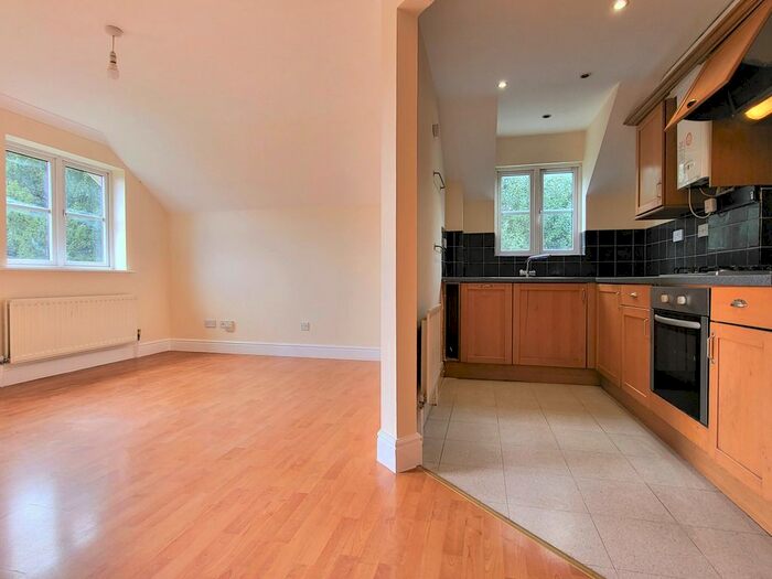 2 Bedroom Flat To Rent In Eastbury Road, Oxhey, Watford, WD19