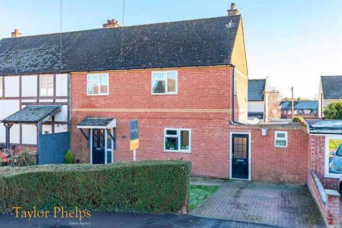3 Bedroom Semi-Detached House To Rent In Hillside Crescent, Stanstead Abbotts - Short Term Let, SG12