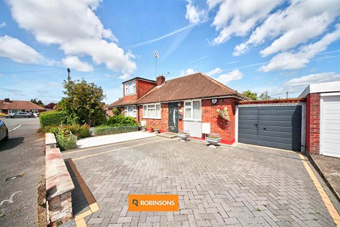 1 Bedroom Semi-Detached Bungalow For Sale In Wimple Road, Luton, LU4