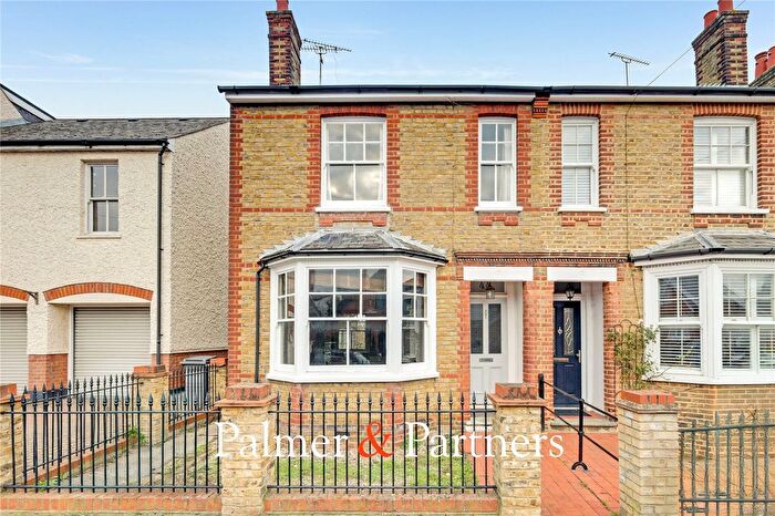 3 Bedroom Semi Detached House For Sale In Rosebery Road, Old Moulsham, Chelmsford, Essex, CM2