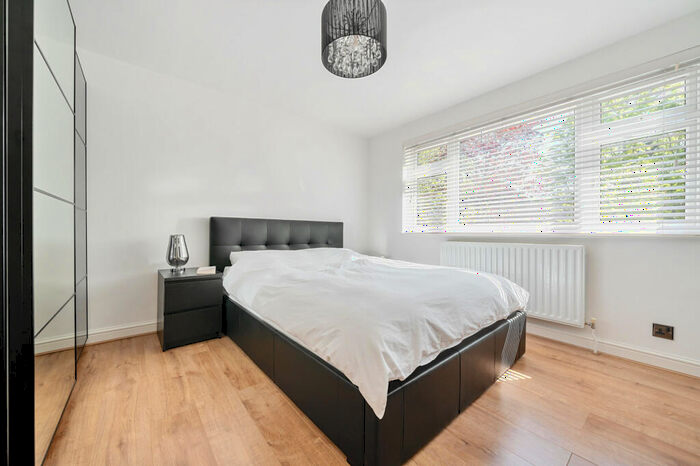 1 Bedroom Flat For Sale In Myddelton Park, Whetstone, N20