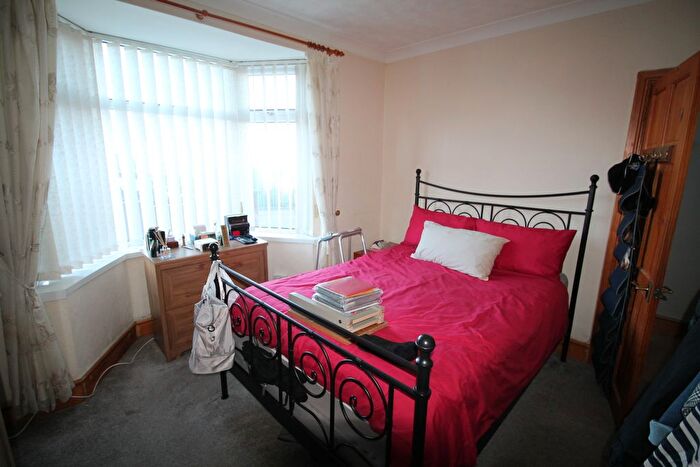 2 Bedroom Flat For Sale In Iona Road, Deckham, Gateshead, NE10