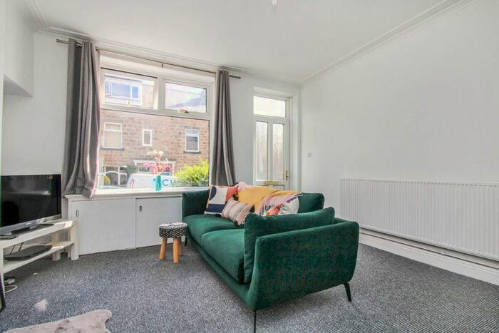 3 Bedroom Property To Rent In Rose Avenue, Horsforth, Leeds, LS18