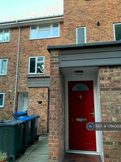 2 Bedroom Maisonette To Rent In Granville Close, Croydon, CR0