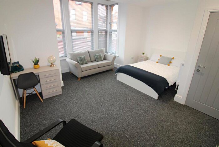 6 Bedroom End Of Terrace House To Rent In West Parade - En Suite Student House - /, LN1