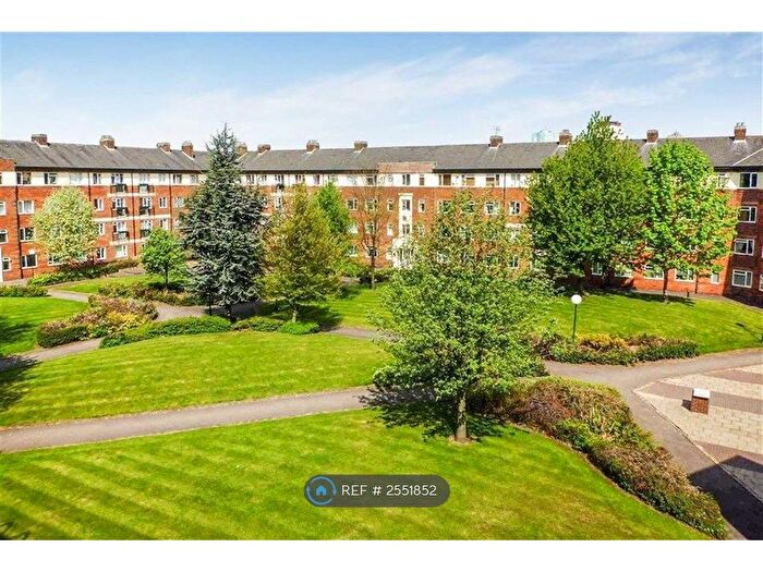 2 Bedroom Flat To Rent In Redmires Court, Salford, M5