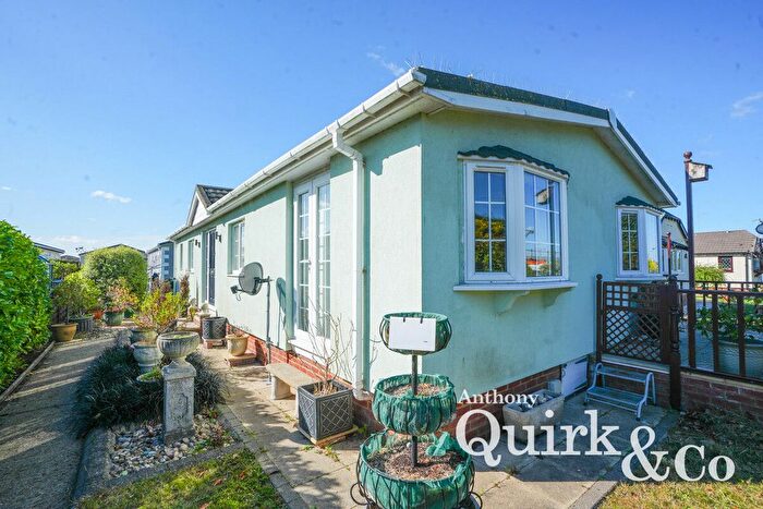 2 Bedroom Mobile/park Home For Sale In Creek Road, Canvey Island, SS8