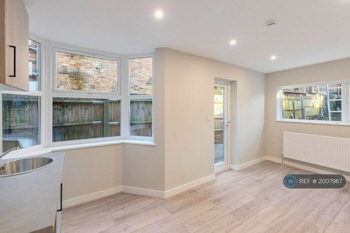 Studio To Rent In Billington Road, London, SE14