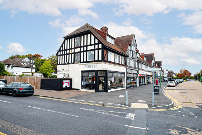 4 Bedroom Apartment For Sale In Bridgwater Drive, Westcliff-on-sea, SS0