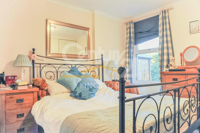 2 Bedroom Flat To Rent In Elm Road, New Malden, KT3