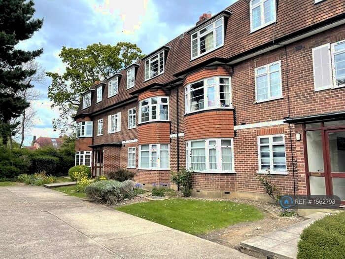 2 Bedroom Flat To Rent In Rosebank Close, London, N12