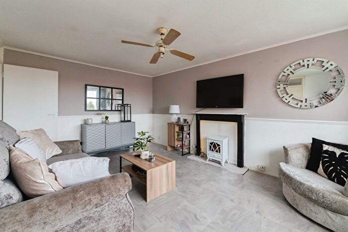 2 Bedroom Flat For Sale In Coronation Avenue, East Tilbury, Tilbury, RM18