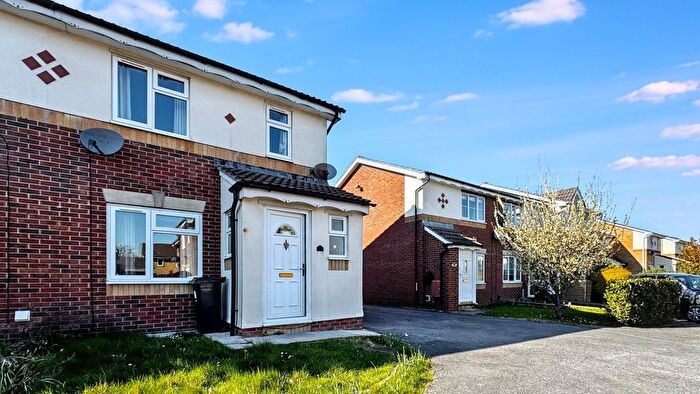 3 Bedroom Semi-Detached House To Rent In Linden Drive, Bradley Stoke, Bristol, Gloucestershire, Dt, Gb, BS32