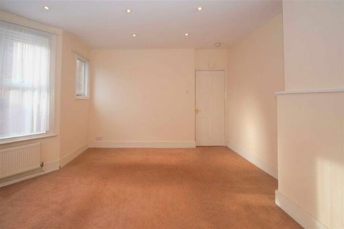 2 Bedroom Maisonette To Rent In Claremont Road, Harrow Weald, Middlesex HA3