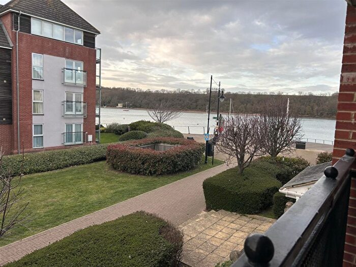 2 Bedroom Flat To Rent In Goldcrest Drive, St. Marys Island, Chatham, ME4