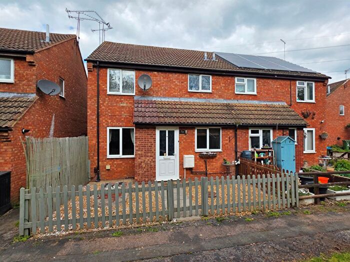 1 Bedroom Terraced House For Sale In Meredith Drive, Aylesbury, HP19