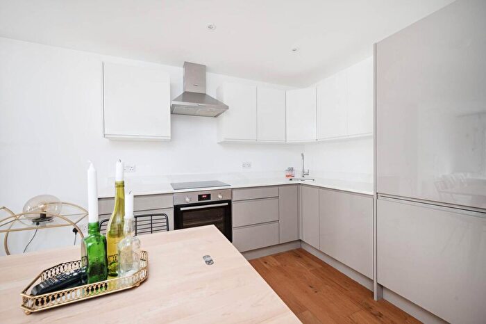 2 Bedroom Flat To Rent In Umberston Street, Aldgate, London, E1