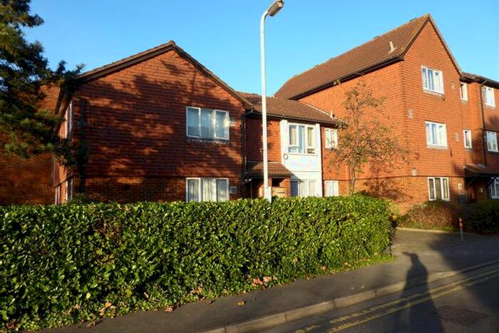 Studio To Rent In Brendon Close, Harlington, Hayes, UB3