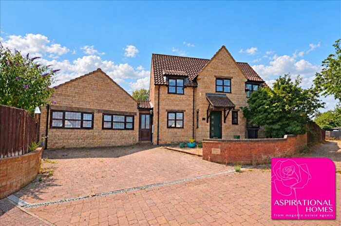 4 Bedroom Detached House For Sale In Streather Court, Raunds, Northamptonshire, NN9