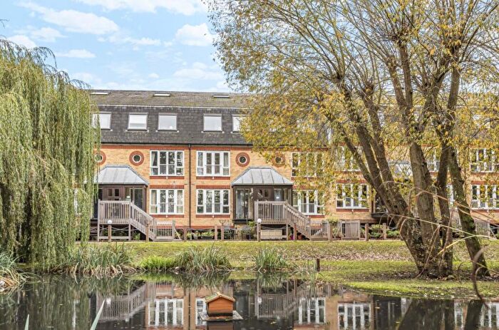 2 Bedroom Flat To Rent In The Alders, West Wickham, Kent, BR4