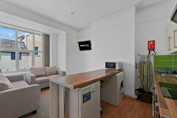 2 Bedroom Flat To Rent In Bedford Park, Plymouth, Devon, PL4