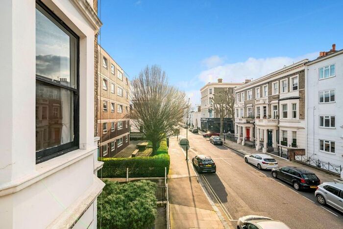 1 Bedroom Flat To Rent In Comeragh Road, Barons Court, London, W14