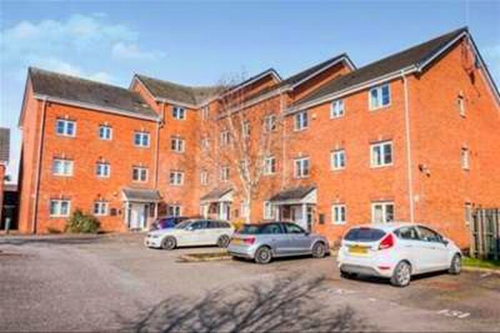 2 Bedroom Flat To Rent In Squires Grove, Willenhall, WV12