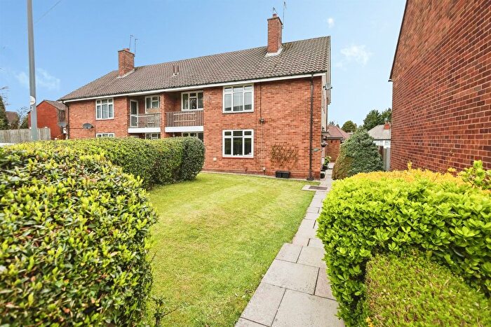 3 Bedroom Maisonette For Sale In Rennie Grove, Quinton, Birmingham, B32