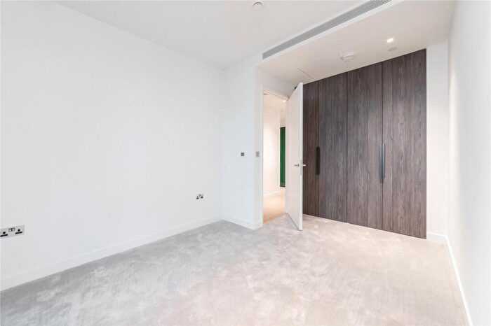 2 Bedroom Flat To Rent In Bagshaw Building, Wards Place, E14