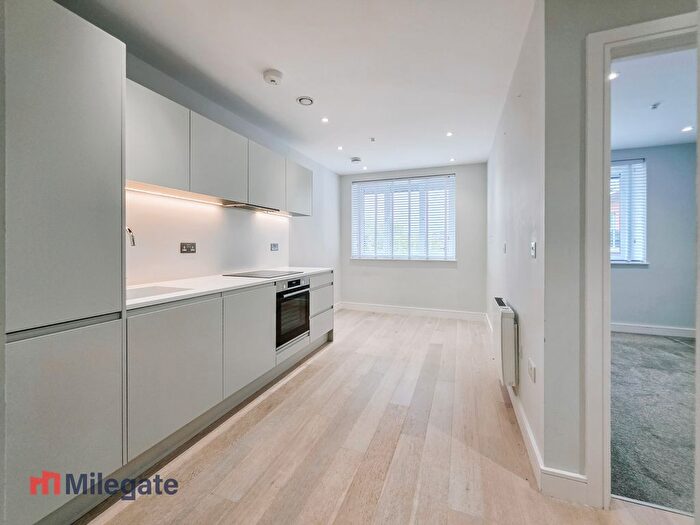 1 Bedroom Flat To Rent In New Road, Brentwood, CM14