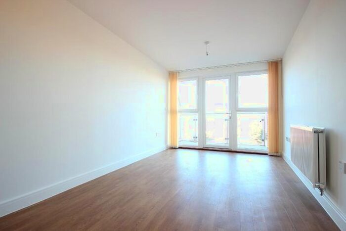 2 Bedroom Flat To Rent In Brunel House, Chancellor Way, Dagenham, Dagenham, RM8