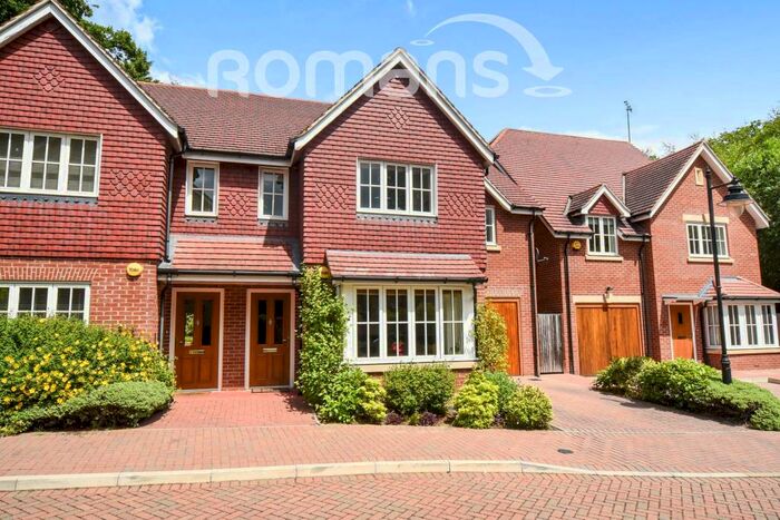 3 Bedroom Semi-Detached House To Rent In Old Tollgate Close, RG12