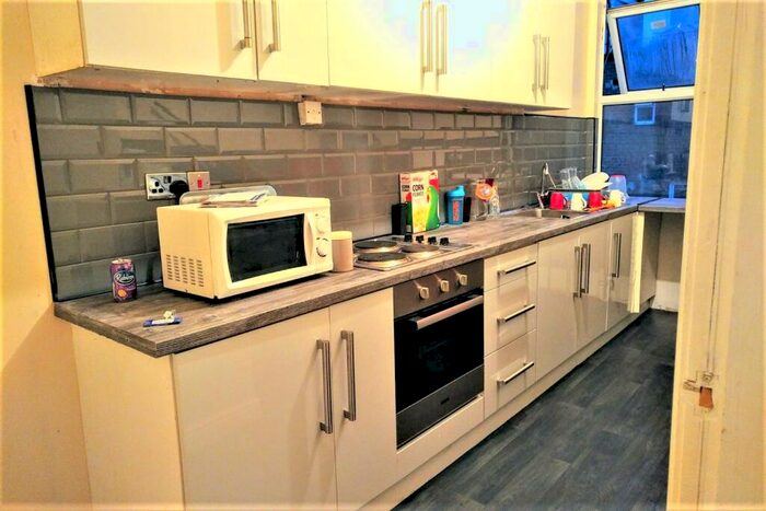 5 Bedroom House To Rent In Cardigan Road, Leeds, LS6