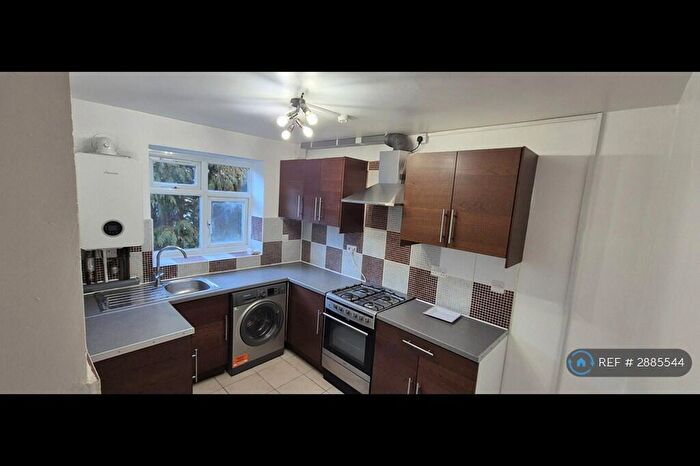 2 Bedroom Flat To Rent In Stamford House, London, N15