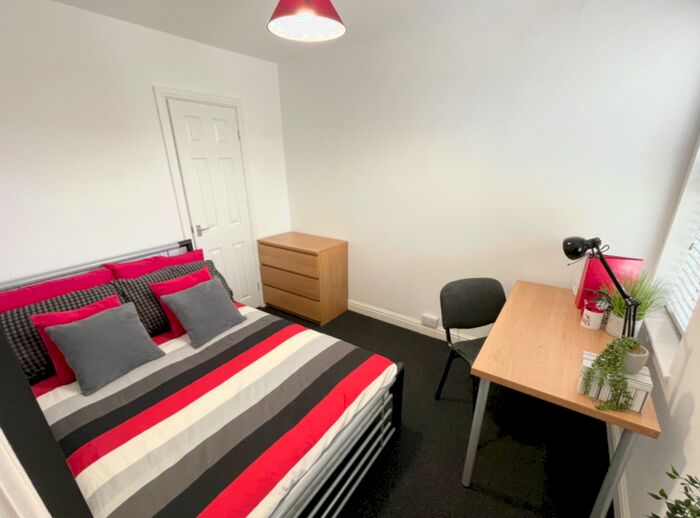 5 Bedroom House To Rent In Carholme Road, Lincoln, Lincoln, LN1