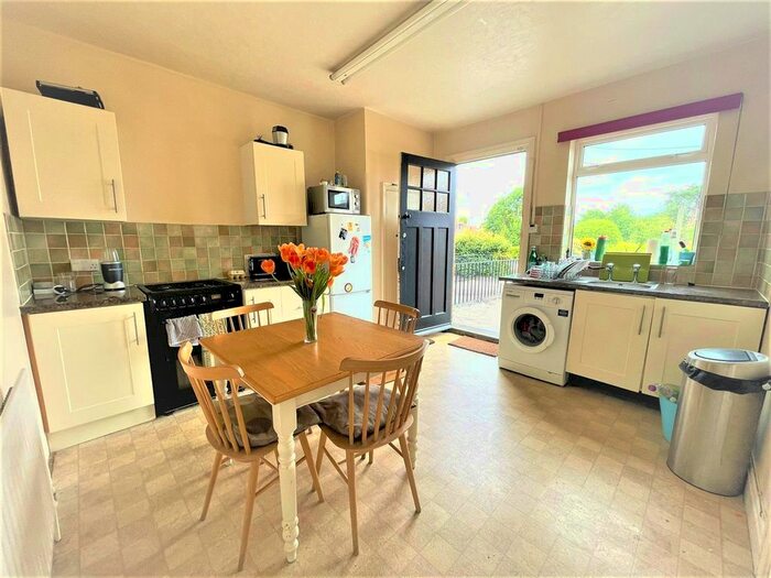 3 Bedroom Flat To Rent In Heath Road, Twickenham, TW1