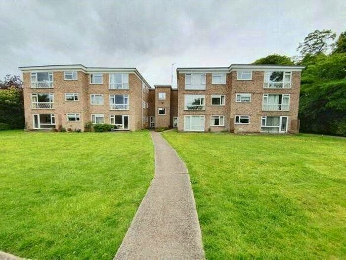 1 Bedroom Flat To Rent In Grovelands, Horley, Surrey, RH6