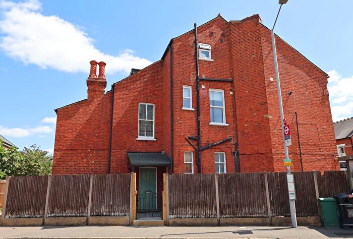 2 Bedroom Flat To Rent In Brunswick Road, Kingston Upon Thames, KT2