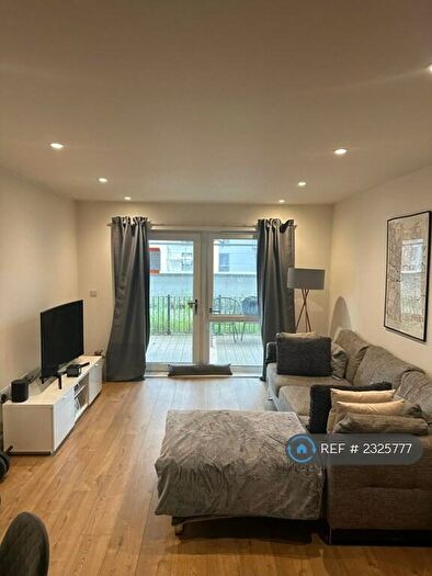 2 Bedroom Flat To Rent In Centenary Plaza, Southampton, SO19