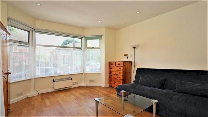 Studio To Rent In Carlyle Road, London, W5