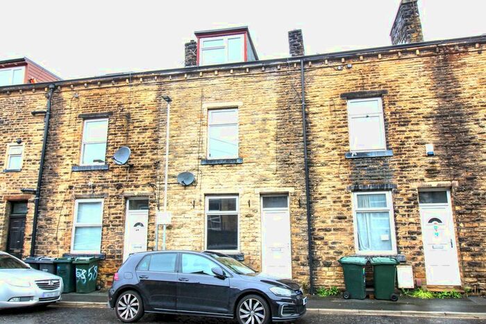 Terraced House To Rent In Parkwood Street, Keighley, BD21
