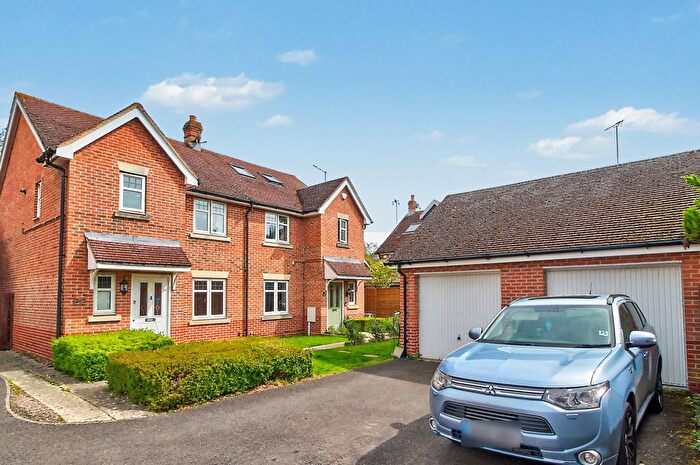 3 Bedroom Semi Detached House For Sale In Tithing Road, Fleet, GU51