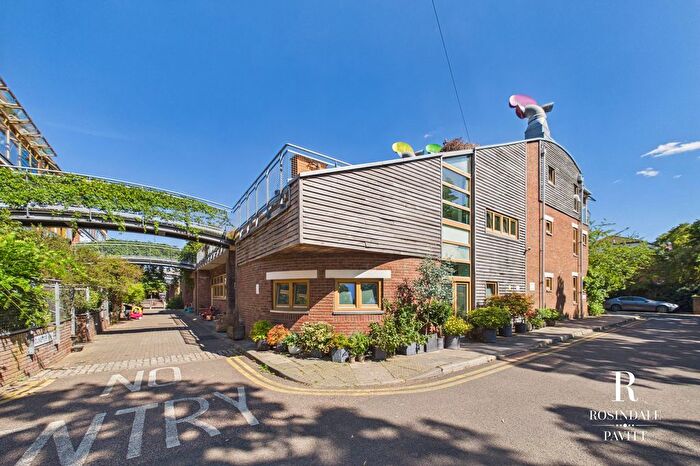 2 Bedroom Flat For Sale In Helios Road, Wallington, SM6