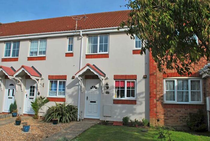 2 Bedroom Terraced House To Rent In Middleton-on-sea, PO22