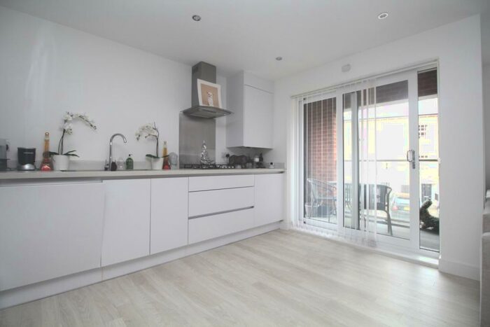 2 Bedroom Flat To Rent In Mortimer Square Weldon, DA10